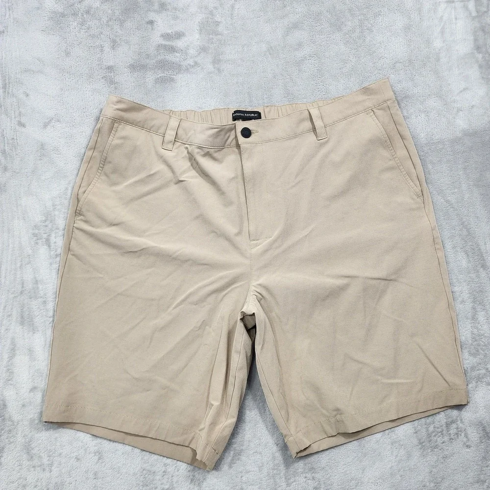 Banana Republic Shorts Mens 40 Beige Stretch Chino Elastic Waist 9 Inseam Casual